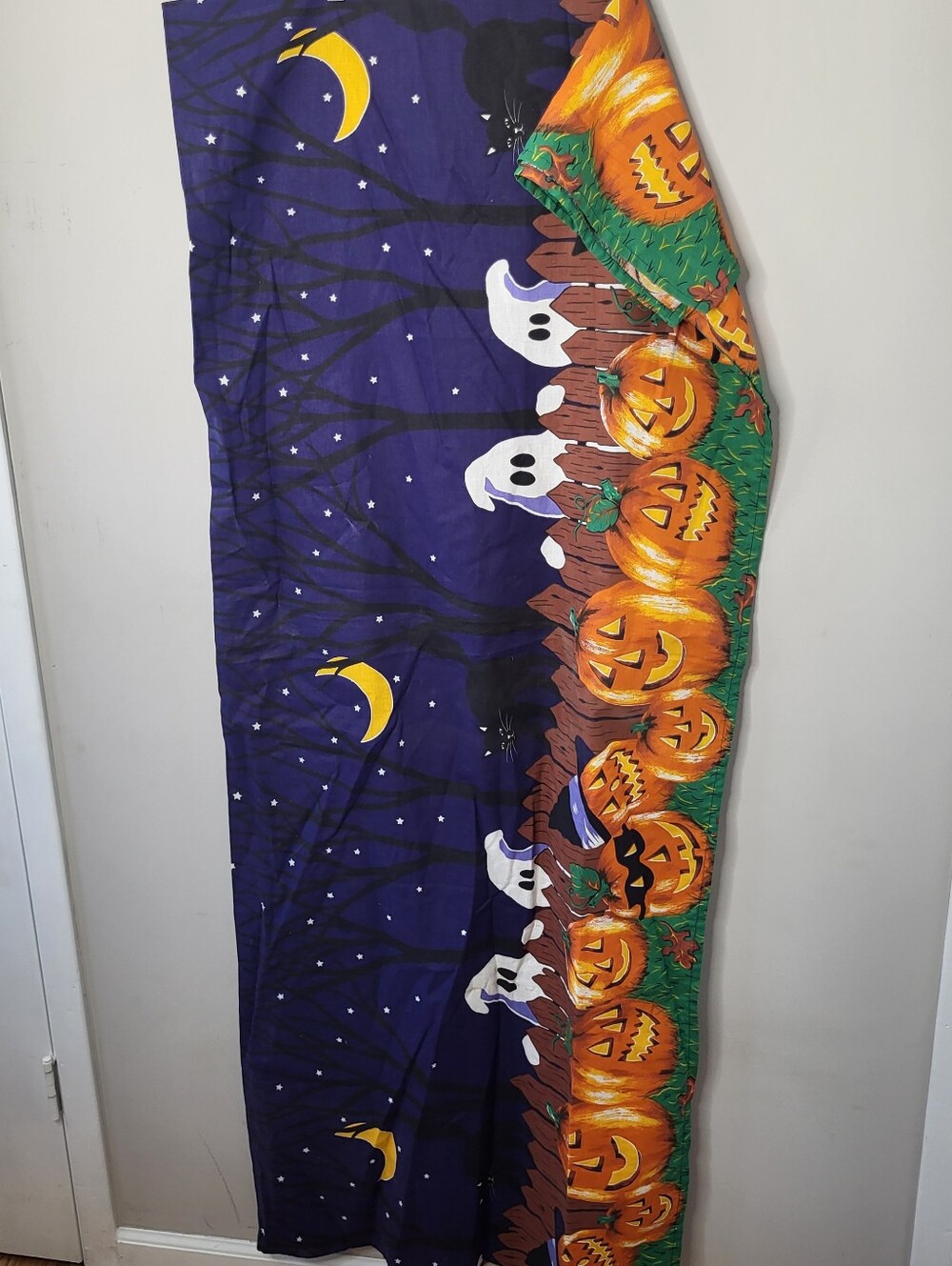 Avon Vintagr Halloween Pumpkin & Ghost Tablecloth - Night Sky Design